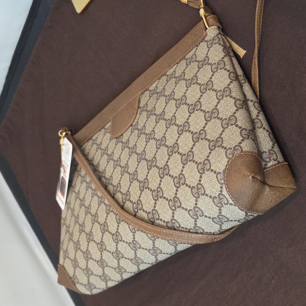 Gucci 1970's Rare convertable crossbody/clutch an archived collectible piece - Picture 16 of 16